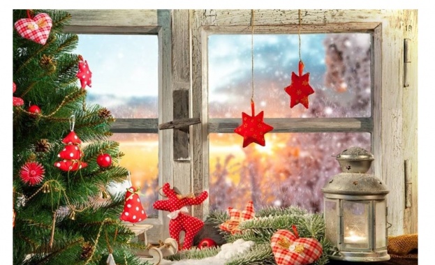 Всички знаем че около и на Коледа се украсява елха