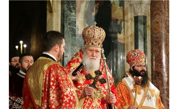 Пред патриаршеската катедрала Св Александър Невски Негово Светейшество българският патриарх