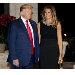  Мелания - елегантна в черно за службата и празничната вечеря във Флорида