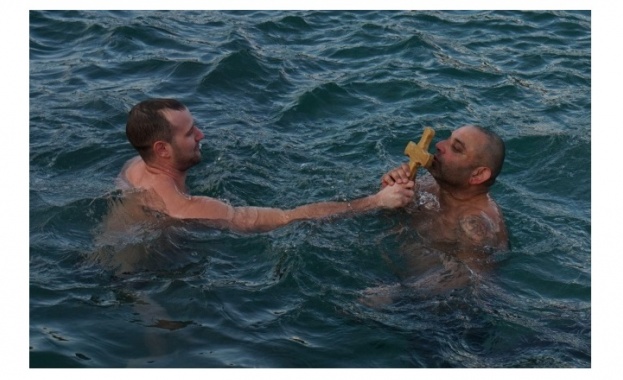 Пръв до кръста във Варна стигна 27-годишният Александър Николов