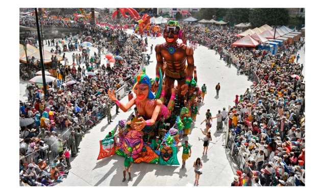 Хиляди се стичат в Колумбия за уникален карнавал