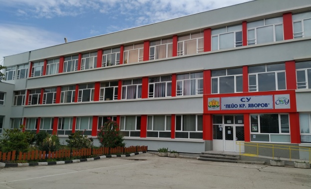 МРРБ осигурява близо 8 млн.лв. по ОПРР за ремонт на нови 7 професионални гимназии