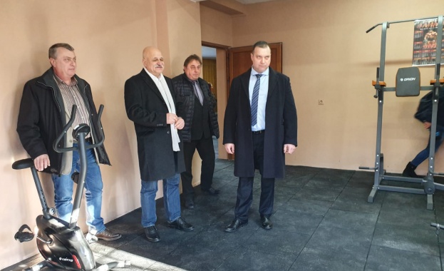 Зам.-министъра на правосъдието проф. Проданов откри нов спортен център 