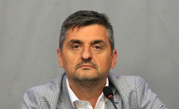 Кирил Добрев: Държавата се тресе от скандали, чекмеджета с пари, а в БСП се режисират вътрешни проблеми
