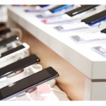 Обмислят въвеждането универсално зарядно за всички смартфони