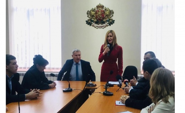 Министър Ангелкова: Туристическата информационна система качи приходите