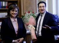 Отрупаха с цветя Корнелия Нинова в парламента за рождения й ден