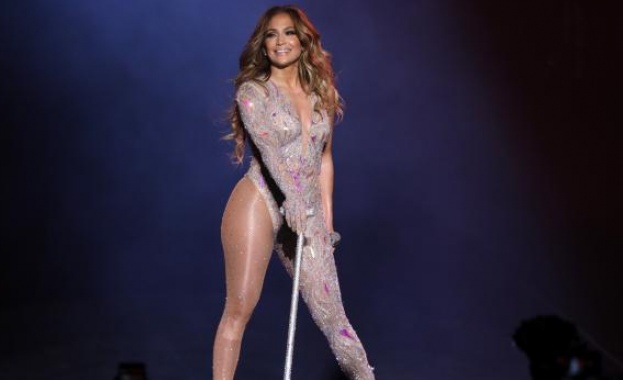 Според Wall Street Journal Дженифър Лопес е успяла да продаде