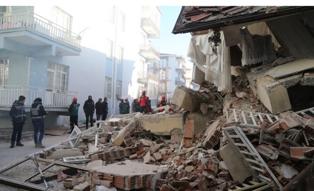 Расте броят на загиналите в Турция: 22 са вече жертвите (Обновена)