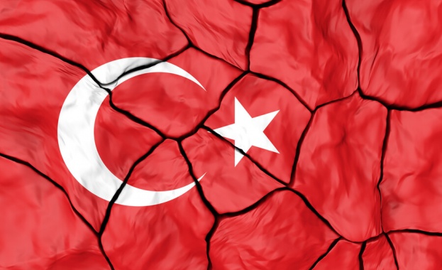 Земетресението в Турция: Броят на загиналите се увеличава, хиляди са без дом