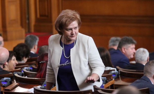 Бившият председател на бюджетната комисия в НС Менда Стоянова коментира