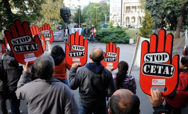 Всеобхватно предателство