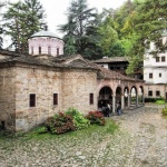 Троянският манастир посреща Възкресение Христово с извънредни мерки 