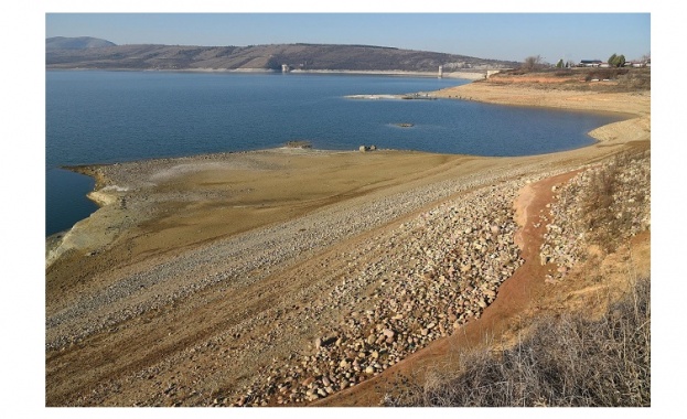 Водата в язовир "Камчия" ще стигне само до пролетта, ако засушаването продължи