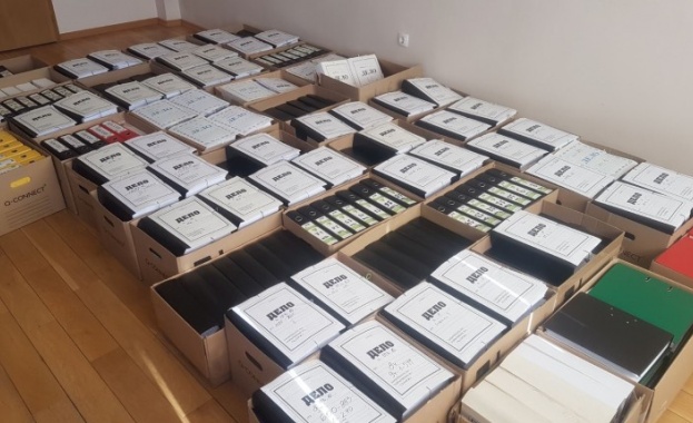 С 300 тома доказателства КПКОМПИ иска имуществото на Баневи