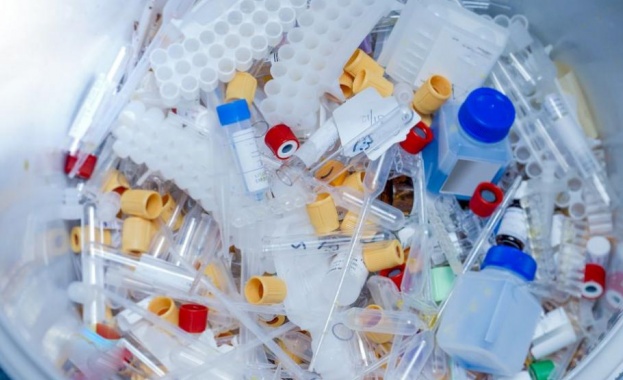 Разпилени медицински отпадъци в Пловдив вдигнаха накрак екоинспекцията 