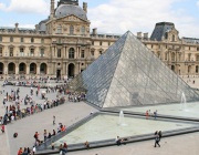 Наводнение в Лувъра е повредило стотици ценни книги и трудове