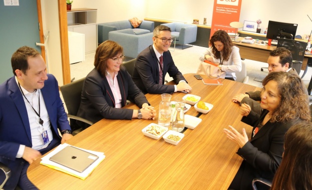 Корнелия Нинова се срещна с лявото политическо семейство в Европейския парламент