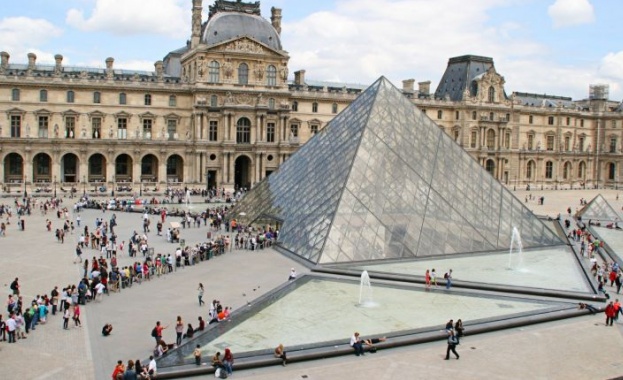Затвориха Лувъра в Париж заради коронавируса съобщава Франс прес Тази