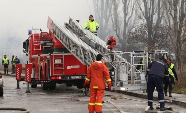 Въпреки щетите и огромния пожар които вилня на покрива на
