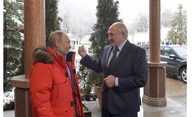  Путин и Лукашенко не се споразумяха по петролния спор, но играха хокей