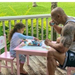  Мъжете, които готвят, чистят и гледат децата, са нeустоими за жените