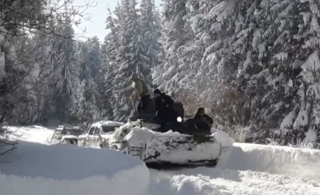 Спасиха блокираните в снежен капан в Родопите
