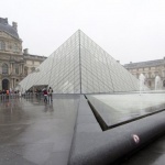 Освободиха заподозрян за обира в Лувъра без обвинение