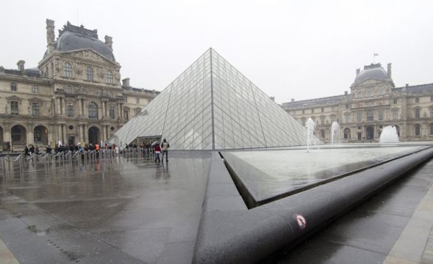 Министерството на културата отлага изложбата в Лувъра