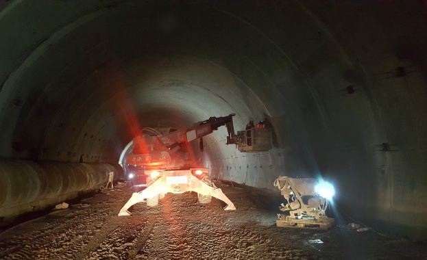 С 55 км анкери ще е укрепена тръбата за София на тунел „Витиня“ на АМ „Хемус“