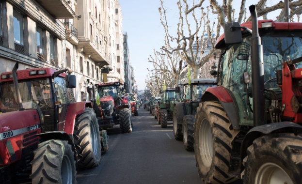 900 трактора блокираха центъра на Валенсия 