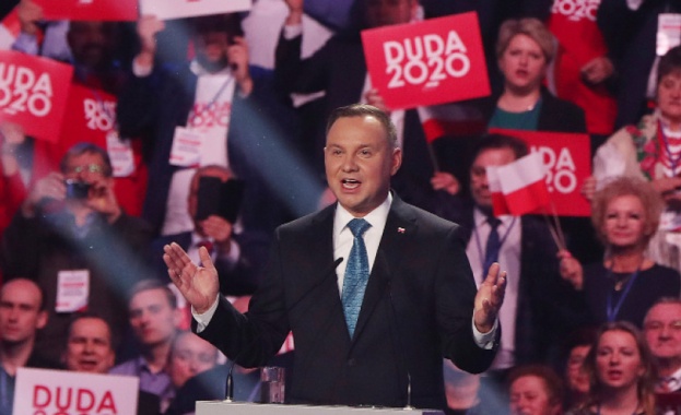Управляващите в Полша подкрепиха Анджей Дуда, който ще се бори за втори мандат 