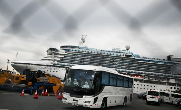 Италия евакуира своите граждани от круизния кораб, поставен под карантина в Япония
