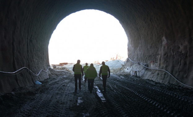  Прокопани са първите 400 м от тунел „Железница“ на АМ „Струма“