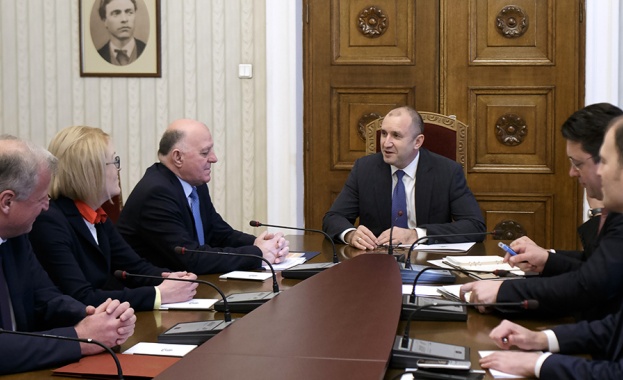 Румен Радев проведе консултации за промени в Конституцията с представители на ВСС