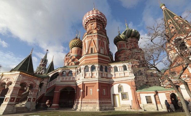 Руската православна църква: Съжителство без брак е безплатна проституция