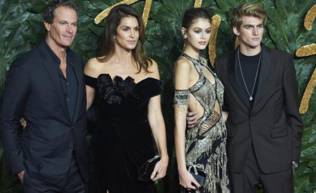 Синди Крауфорд и Ранди Гербер са притеснени за сина си