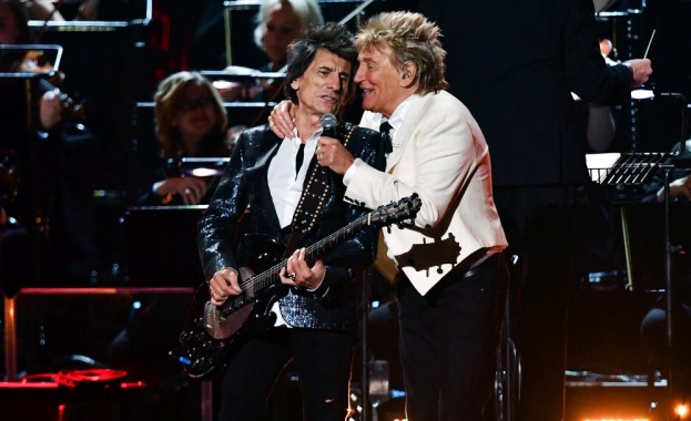 Рокдинозавърът Род Стюарт взриви сцената на наградите БРИТ