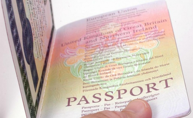Гръцки полицаи издавали фалшиви паспорти на престъпници 