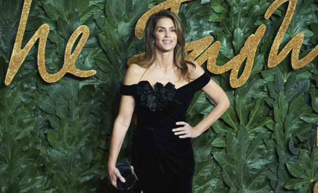 Синди Крауфорд прати сина си на психиатър