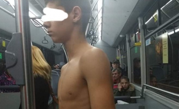 Видеозаписът на инцидента със съблеченото в автобус в София момче показва нападателите