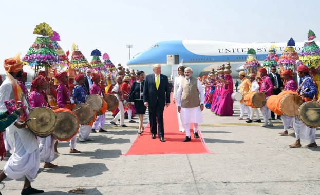 Цветно посрещане на Доналд и Мелания Тръмп в Индия