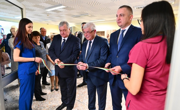 Кирил Ананиев откри реновираната клиника по неврохирургия в УМБАЛ "Св. Марина"-Варна (Видео)
