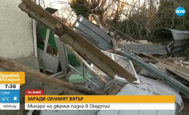 Силният вятър събори минаре на джамия в Омуртаг
