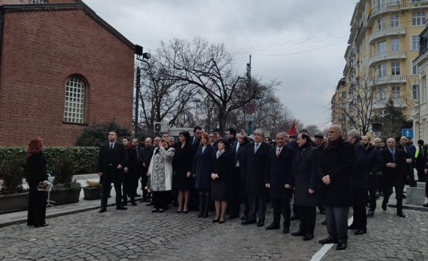 Посланик Анатолий Макаров почете паметта на Апостола на свободата Васил Левски