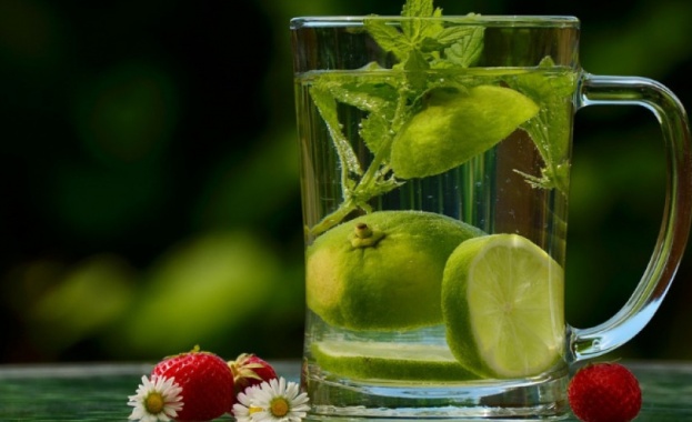 Учени: Пийте вода, а не газирани напитки и плодови сокове 