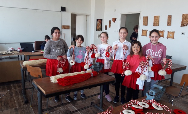 На 1 ви март Баба Марта ще посети гара Плевен и