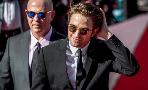 Робърт Патинсън откупи собствените си обувки от крадец