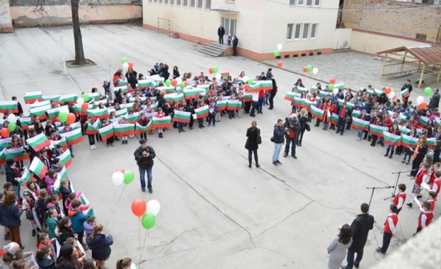 В навечерието на националния празник кметът на Враца Калин Каменов