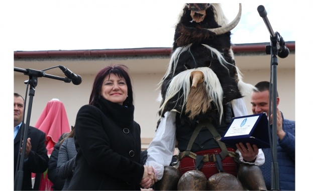 Председателят на Народното събрание Цвета Караянчева връчи наградата Пазител на